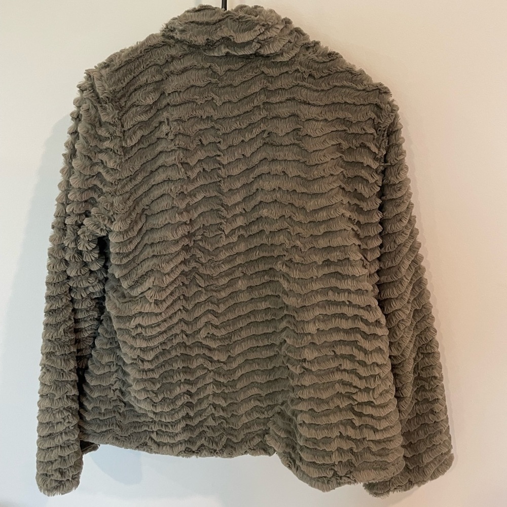 Patagonia Green Pelage Faux Fur Jacket - Picture 7 of 8